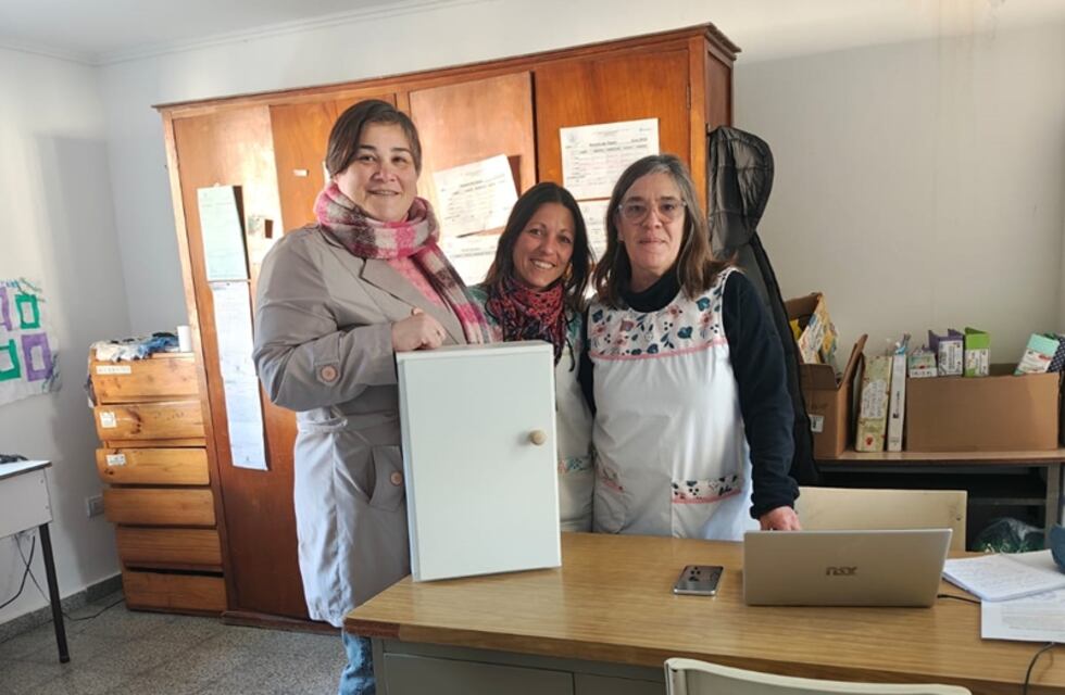 Consejeros Escolares de Tres Arroyos recorren instituciones y entregan botiquines