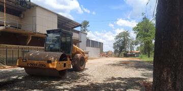 Se mantienen las obras para reacondicionar el polideportivo de Puerto Iguazú.