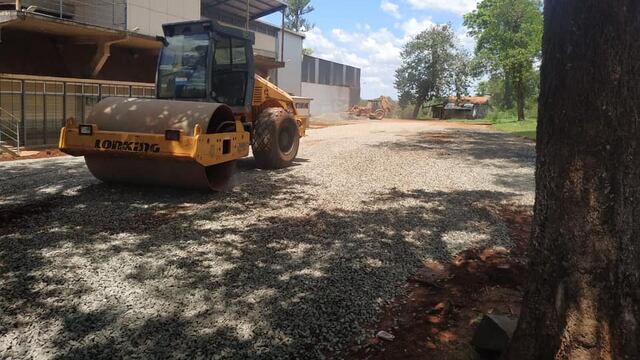 Se mantienen las obras para reacondicionar el polideportivo de Puerto Iguazú.