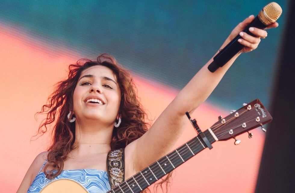 Alessia Cara hizo un cover de “Buenos Aires” de Nathy Peluso en el Lollapalooza Argentina 2022