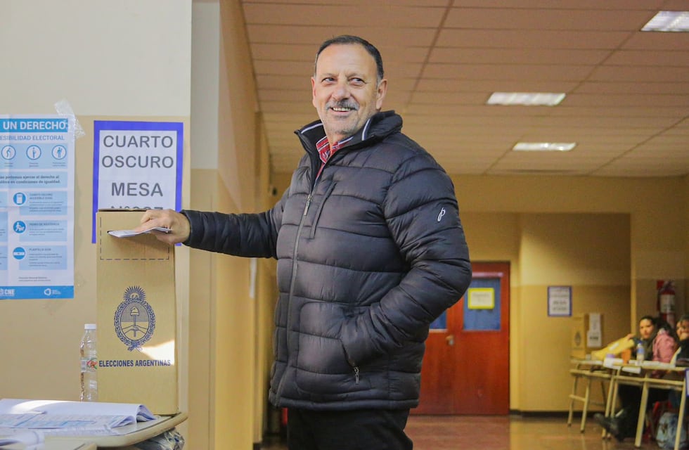 PASO nacional: votó Ricardo Quintela y se mostró optimista de que “podamos encauzar este barco”