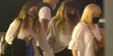 Madre e hija llegaron a Casa Rosada para cerrar detalles de la despedida de Maradona (Captura video).