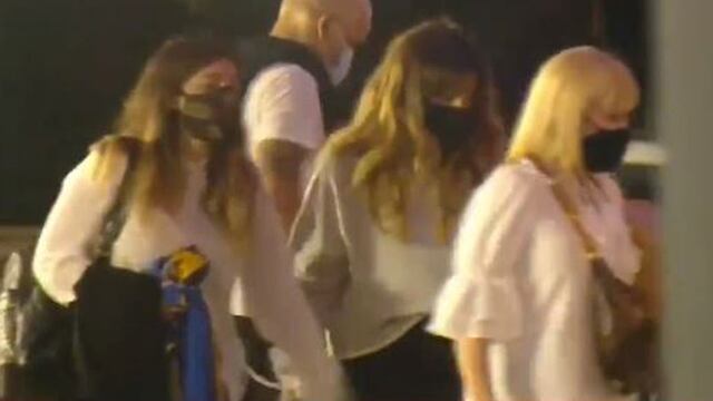 Madre e hija llegaron a Casa Rosada para cerrar detalles de la despedida de Maradona  (Captura video).