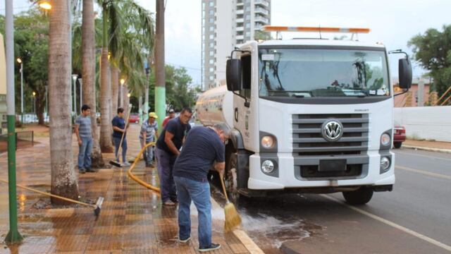Limpieza de plazas y espacios públicos en Puerto Iguazú.
