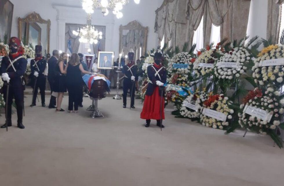 Los restos de Jorge Busti ya son velados en Casa de Gobierno de Entre Ríos