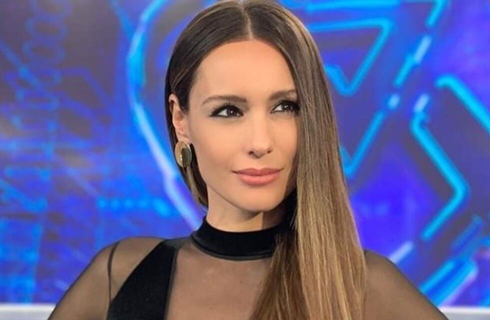 En el mar, Pampita sorprendió con una microbikini extrema y se llevó miles de corazones rojos