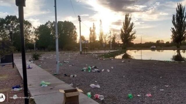 Basura en el laguito de La Consulta