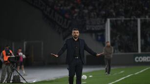 Javier Gandolfi modificó el sistema de juego de Talleres para enfrentar a Argentinos (Facundo Luque / La Voz).