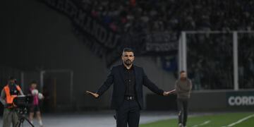 Javier Gandolfi y su momento más complicado en Talleres. Obligado a ganarle a Banfield el lunes (Facundo Luque / La Voz).