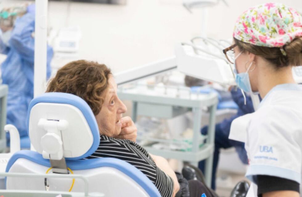 Jubilados PAMI: cómo solicitar el programa odontológico gratuito