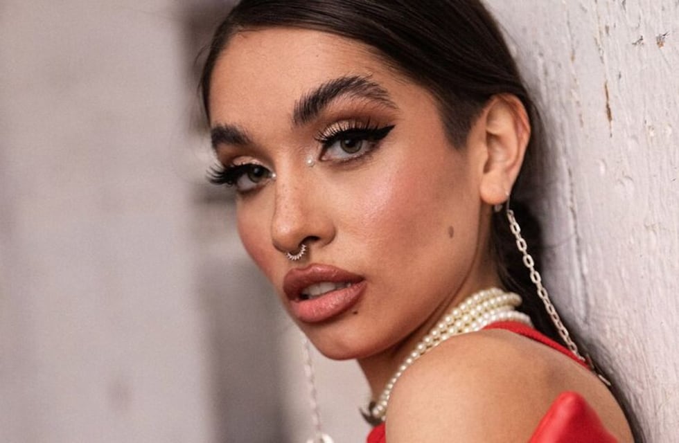 Con look plateado y en minitop: así celebró María Becerra sus 11 millones de seguidores en Instagram