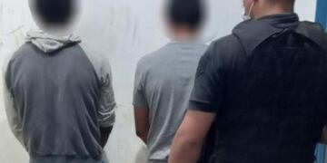 Dos detenidos por violentar físicamente a una mujer y a sus hijas en Colonia Delicia.