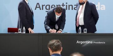 Manuel Calvo firmó el Consenso Fiscal 2020 (Gobierno de Córdoba)