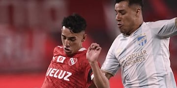 En un disputado partido, y con un jugador menos, Atlético cayó ante Independiente 2-0.