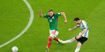 La secuencia del golazo de Lionel Messi a México. (AP)
