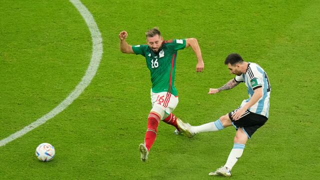 La secuencia del golazo de Lionel Messi a México. (AP)
