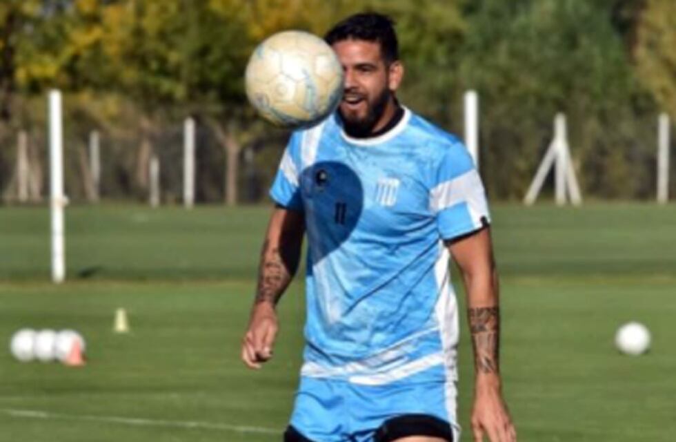 Racing visita a Defensores de Pronunciamiento, con un cambio
