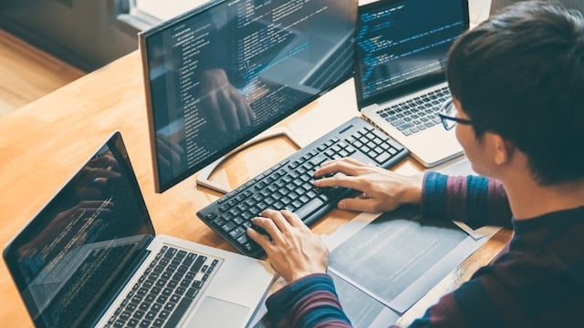 Economía ofrece mil cupos gratuitos para formar programadores de todas las edades