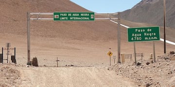 AGUA NEGRA. El paso entre Argentina y Chile por las regiones de San juan y Coquimbo (Wikipedia).