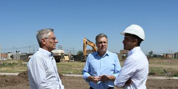 Castellano recorrió las obras en los 315 lotes del barrio N° 42
