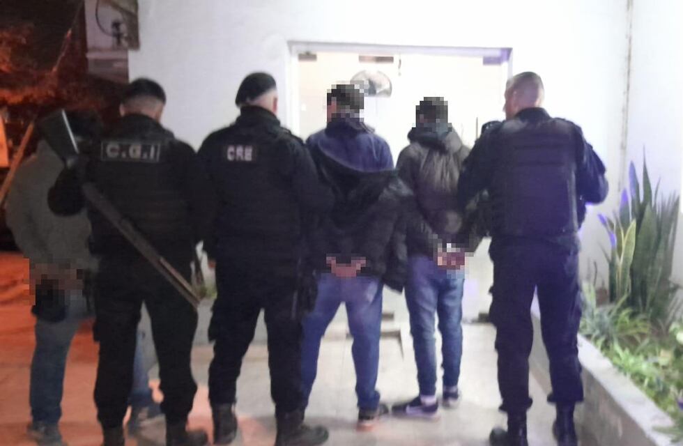 Detuvieron a tres hombres con una réplica de arma de fuego y dos bicicletas