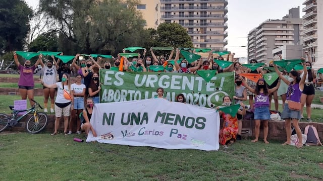 Aborto: colectivo Ni Una Menos de Villa Carlos Paz, horas previas a la aprobación de la ley. (Foto: Facebook / Niunamenos Villa Carlos Paz).