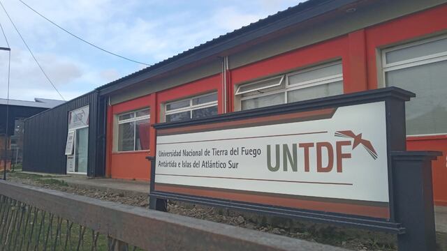La UNTDF inauguró la exhibición “Hacer (del) Cuerpo un Territorio”