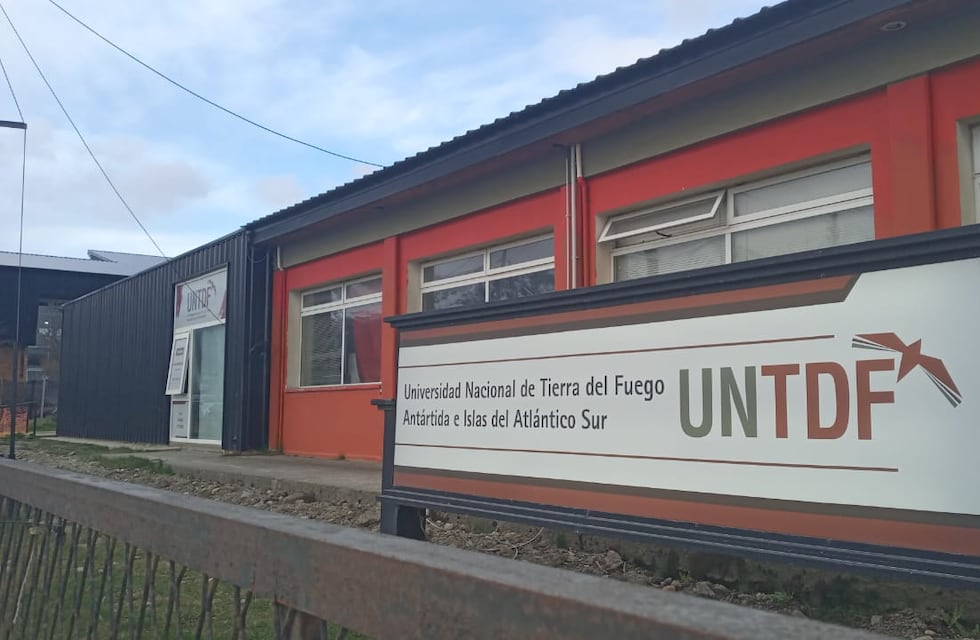 La UNTDF inauguró la exhibición “Hacer (del) Cuerpo un Territorio”