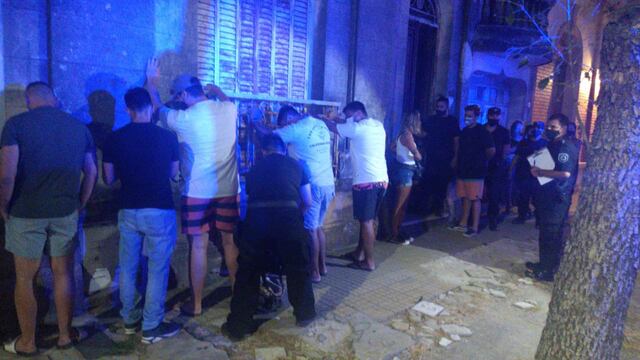 La Policía provincial desbarató dos fiestas clandestinas en la ciudad de Santa Fe.