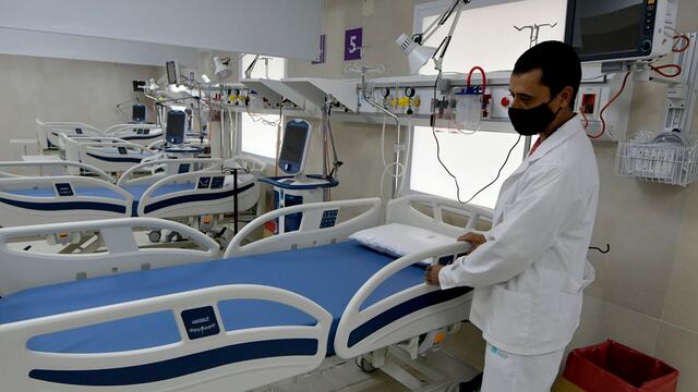 Mendoza 03 de mayo de 2021   Sociedad
Inauguran ocho camas en la Unidad de Terapia Intensiva del Hospital del Carmen en Godoy Cruz
Avance del Covid 19, o Coronavirus. Doctores y enfermeros trabajan en las guardias e internaciones 
Foto: Orlando Pelichotti / Los Andes