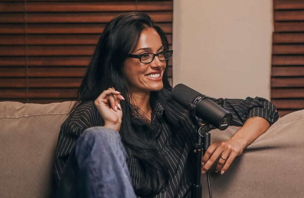 Oriana Sabatini apostó por un outfit total black mega ajustado y con un escote pronunciado infartante