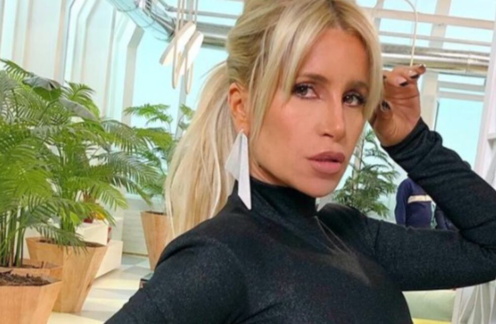 Flor Peña posó con un look “total white” donde el protagonista fue un body blanco con transparencias