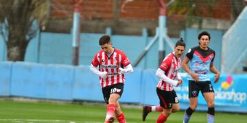 Instituto visita a Brown de Adrogué, por la Primera Nacional. (Foto: Federico López Claro)