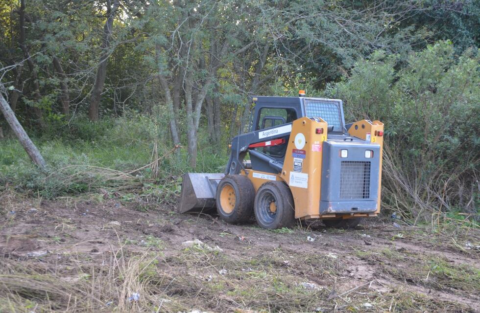 Desmonte y limpieza en el acceso a barrio 2 de Abril para reforzar la seguridad