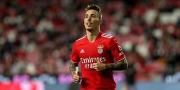 Alejandro Grimaldo metió un golazo para el Benfica. Foto: Getty.