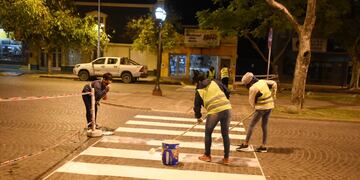 Pintado de sendas peatonales en Bv. Roca