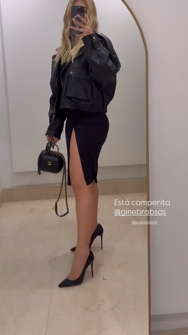 Mega escote y sombrero trendy: Wanda Nara sorprendió en Instagram con un outfit al límite de la censura y sin ropa interior