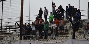 La parcialidad "merengue", en un número de cien hinchas, pudo estar en las tribunas del estadio "Emilio Fabrizzi" el domingo pasado.