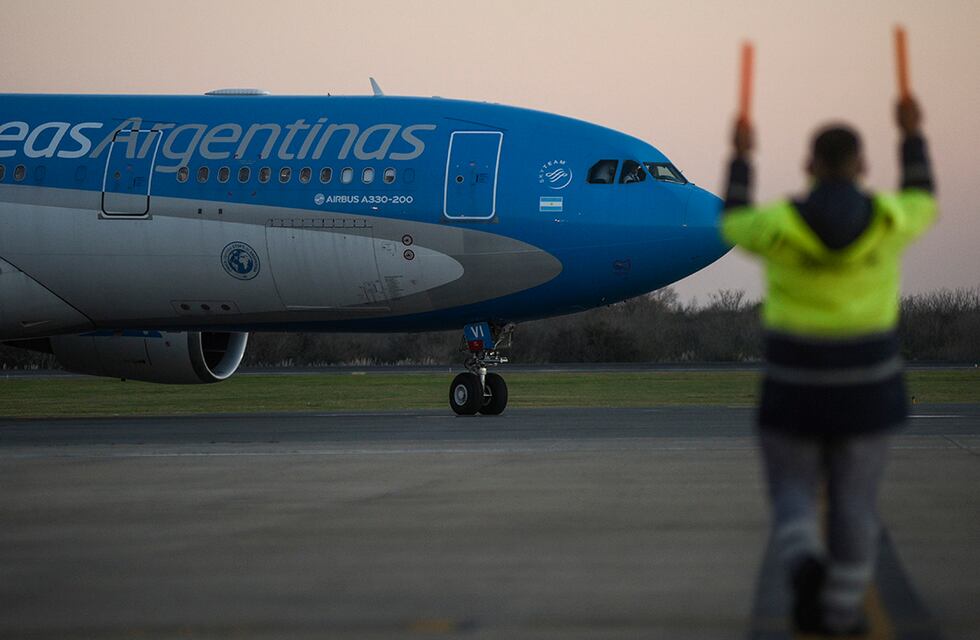 Robo en Aerolíneas Argentinas: un pasajero que iba a Miami denunció que le sacaron 4.000 dólares