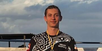 Con una actuación destacada, Valentín Olmos gana el oro en salto triple y largo en el Torneo Vendimia.