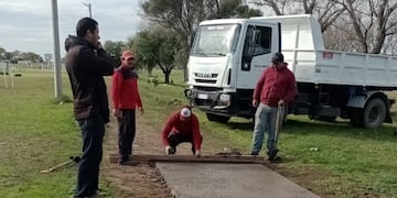 Avanza la construcción del sendero peatonal en el predio saludable de Orense