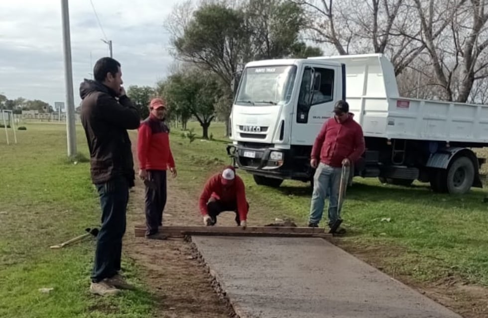 Avanza la construcción del sendero peatonal en el predio saludable de Orense
