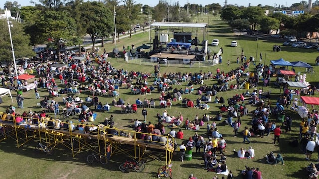 Celebración por el día del trabajador en la ciclovía