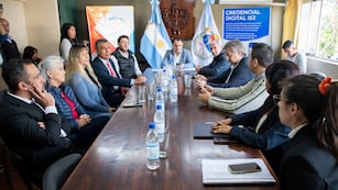 La reunión de los concejales de San Salvador con las autoridades del Instituto de Seguros de Jujuy se realizó en la Sala de Comisiones del edificio parlamentario del barrio Los Huaicos.