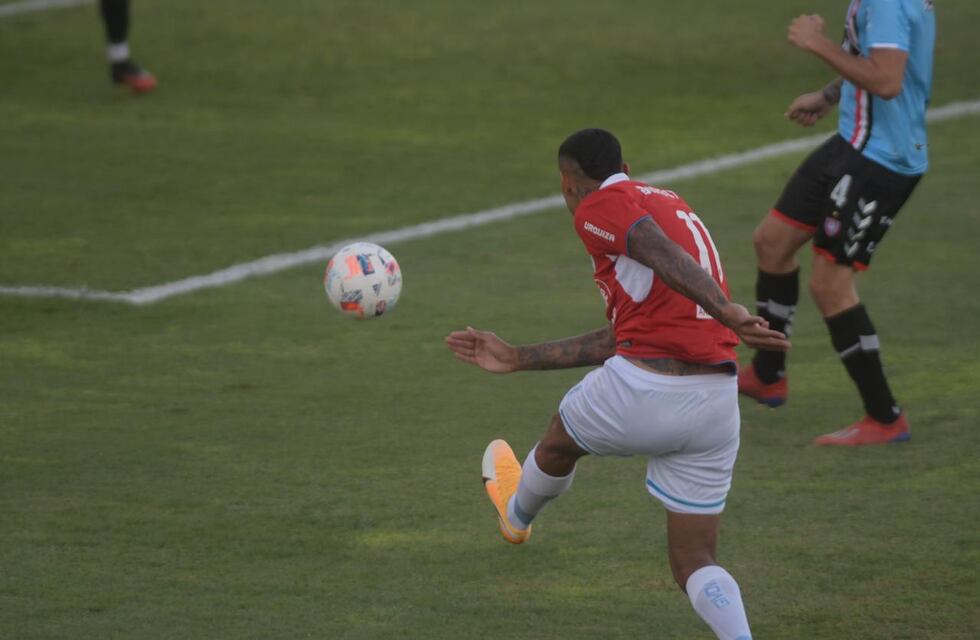 Belgrano perdió en su visita a Chacarita y terminó con 10