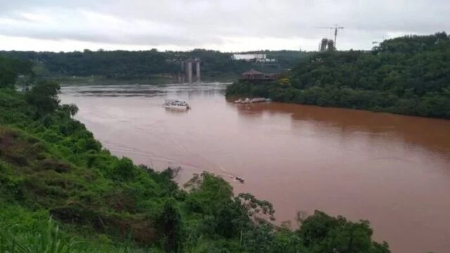 Buscan a un hombre que cayó a las aguas del rio Iguazú.