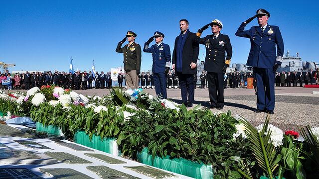 En la Base Naval se realizó el acto central por el 42° aniversario del hundimiento del Crucero General Belgrano.