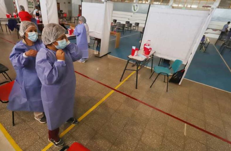 En Neuquén ya vacunaron a parte de los profesionales de la salud y al gobernador