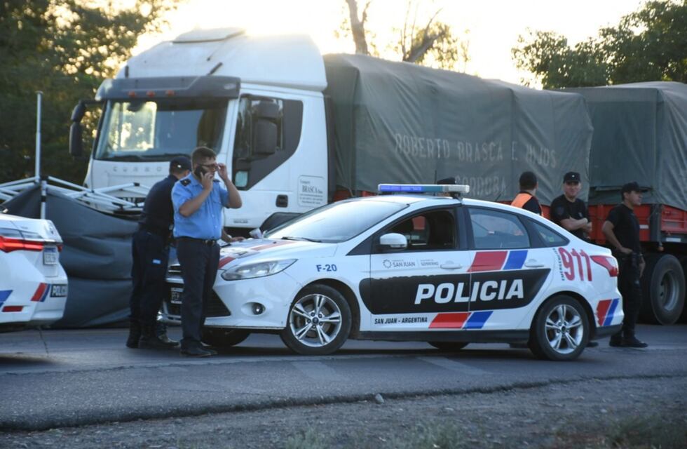 Conmoción en San Juan: un hombre en situación de calle fue atropellado tras correr un melón que se le había caído en la ruta