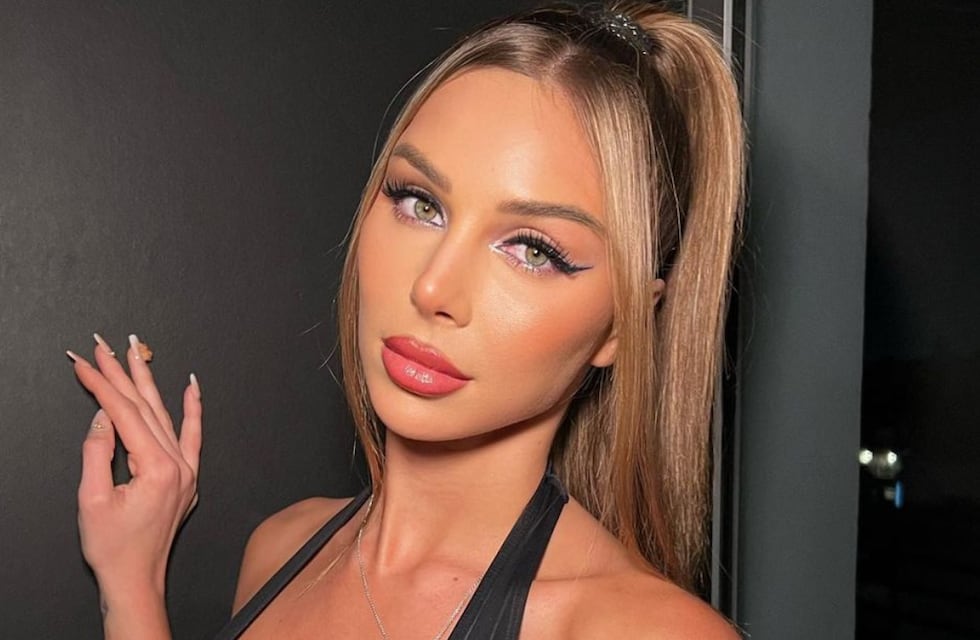 El día que Romina Malaspina posó desde Miami, en topless, espaldas y mostró su tattoo